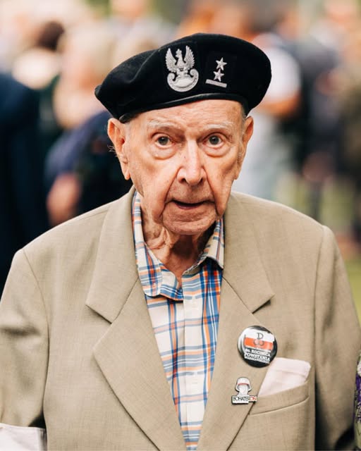 ostatni fotoreporter powstania warszawskiego pan Zbigniew Grochowski